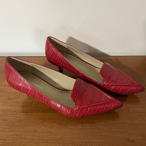 Adrienne Vittadini  7 1/2 red low heel pumps